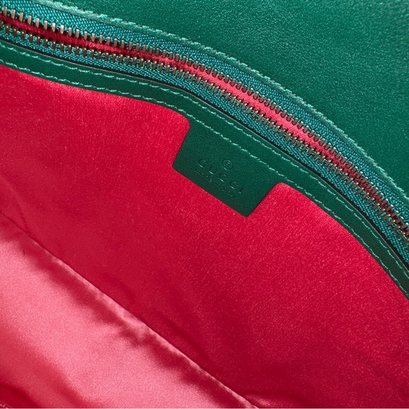 Gucci GG Medium Marmont Matelasse Bag - Picture 13 of 17